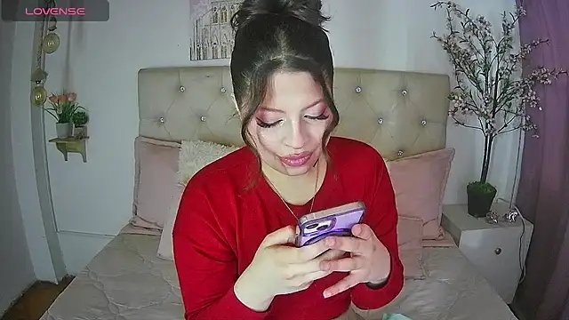 Snapshot of ShyVibes_ chatting on 12-14-25, 08:57 ShyVibes online show from 12-14-25, 08:57