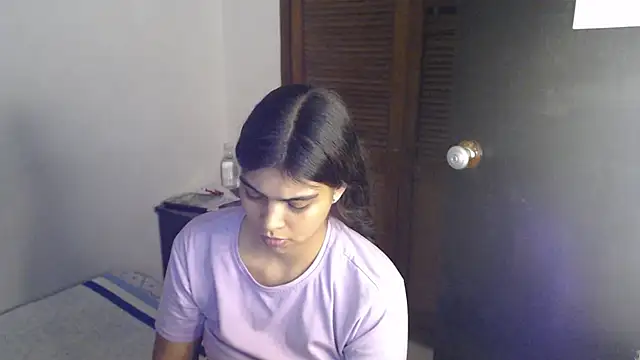 Snapshot of Pocahontas_Princess_ chatting on 09-17-25, 04:03 Pocahontas Princess online show from 09-17-25, 04:03