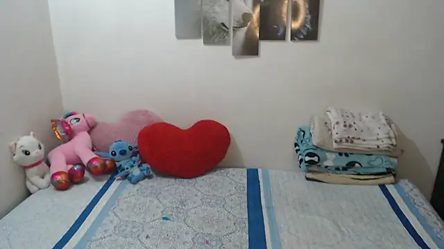 Snapshot of Pocahontas_Princess_ chatting on 09-18-25, 01:57 Pocahontas Princess online show from 09-18-25, 01:57