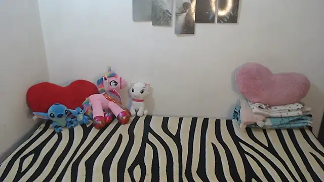 Snapshot of Pocahontas_Princess_ chatting on 09-22-25, 01:35 Pocahontas Princess online show from 09-22-25, 01:35