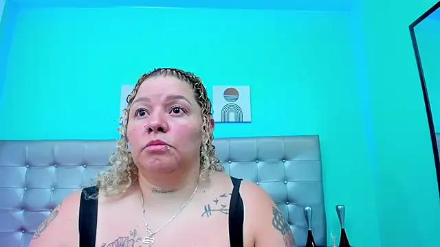 selena castillo online show from 02-07-25, 01:15