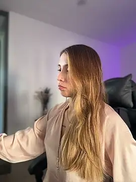 SophieRaily  online show from 02-10-26, 08:35