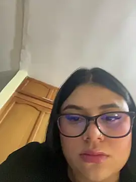 alissonfernandez  online show from 09-12-25, 11:04