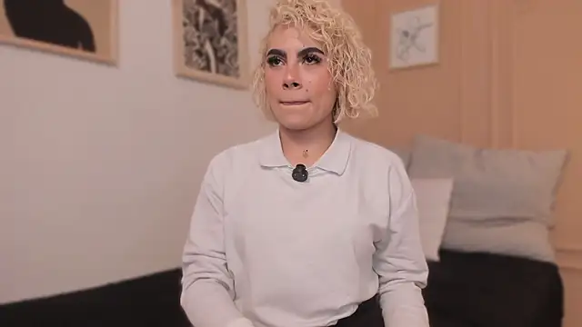 Snapshot of marian_pinzon chatting on 02-17-26, 07:09 marian pinzon online show from 02-17-26, 07:09