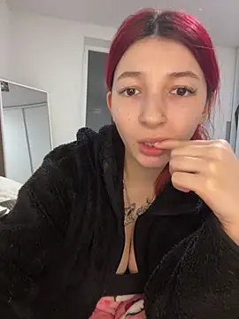 Snapshot of Alissa_kiss chatting on 12-18-24, 12:21 Alissa kiss online show from 12-18-24, 12:21