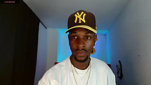 Snapshot of Aroonpapisex chatting on 02-20-26, 03:03 Aroonpapisex online show from 02-20-26, 03:03