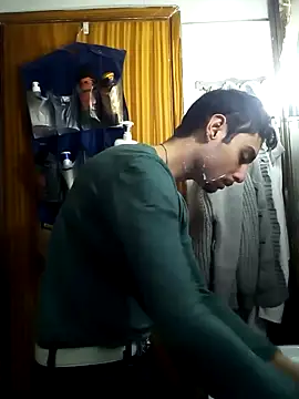 Snapshot of Raze_Elusive chatting on 12-10-24, 04:27 Raze Elusive online show from 12-10-24, 04:27