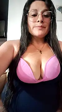 Snapshot of Neve_Collins chatting on 12-24-24, 05:27 Neve Collins online show from 12-24-24, 05:27