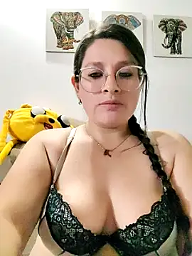 Snapshot of Neve_Collins chatting on 01-21-25, 08:52 Neve Collins online show from 01-21-25, 08:52