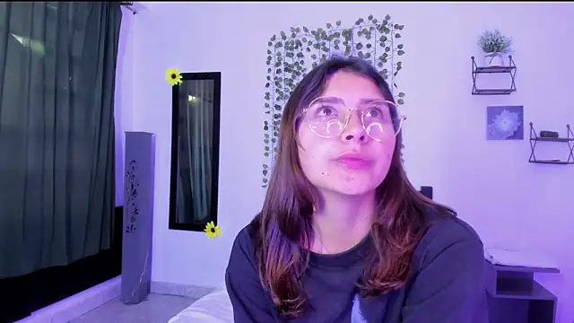 Snapshot of Noellesable chatting on 12-24-24, 11:28 Noellesable online show from 12-24-24, 11:28