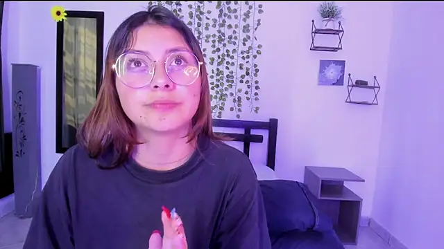 Snapshot of Noellesable chatting on 12-24-24, 03:05 Noellesable online show from 12-24-24, 03:05