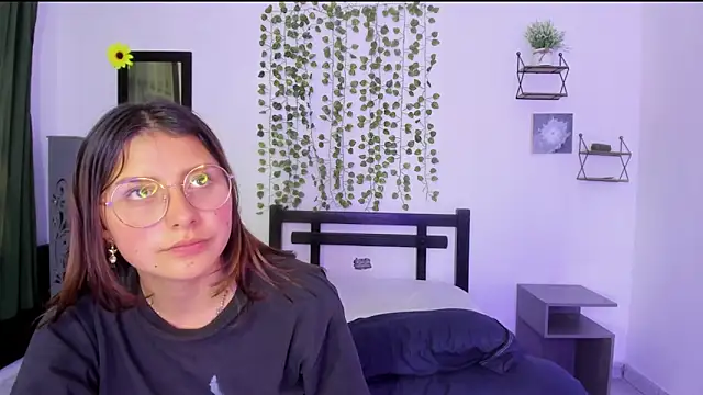 Snapshot of Noellesable chatting on 12-24-24, 06:06 Noellesable online show from 12-24-24, 06:06