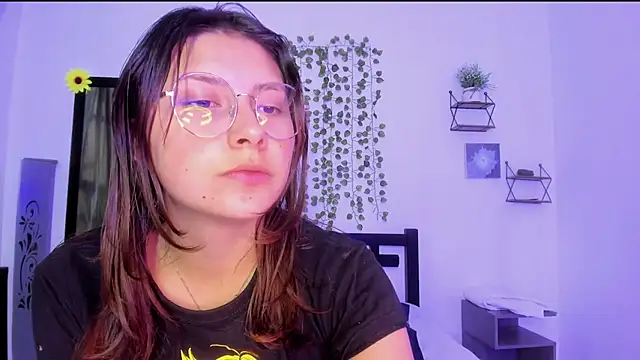 Snapshot of Noellesable chatting on 12-28-24, 04:09 Noellesable online show from 12-28-24, 04:09