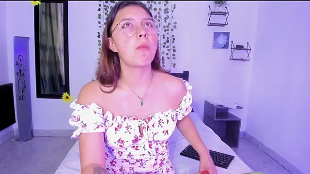 Snapshot of Noellesable chatting on 12-29-24, 05:33 Noellesable online show from 12-29-24, 05:33