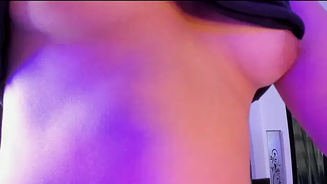 Snapshot of Noellesable chatting on 01-08-25, 05:37 Noellesable online show from 01-08-25, 05:37