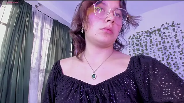 Snapshot of Noellesable chatting on 01-24-25, 06:14 Noellesable online show from 01-24-25, 06:14