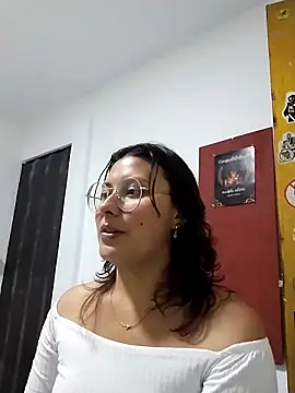 Snapshot of Noellesable chatting on 02-21-25, 04:18 Noellesable online show from 02-21-25, 04:18