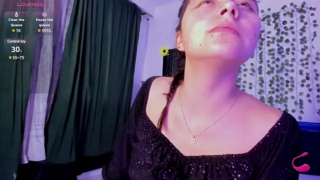 Snapshot of Noellesable chatting on 03-04-25, 12:29 Noellesable online show from 03-04-25, 12:29