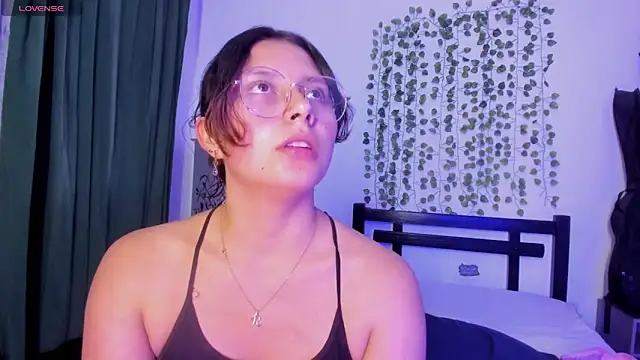 Snapshot of Noellesable chatting on 03-07-25, 01:42 Noellesable online show from 03-07-25, 01:42