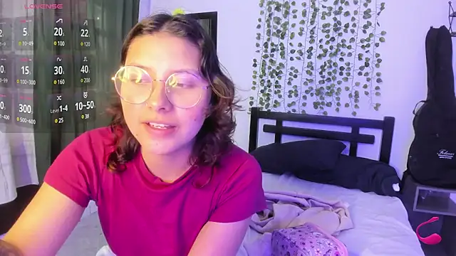 Snapshot of Noellesable chatting on 03-17-25, 06:32 Noellesable online show from 03-17-25, 06:32