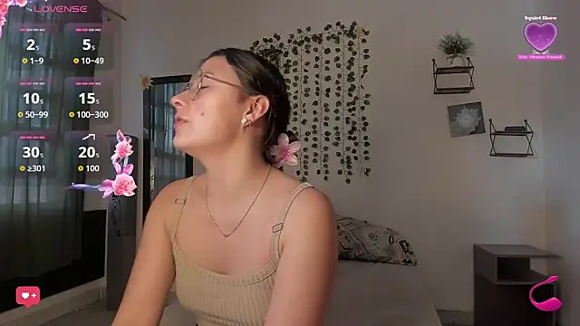 Snapshot of Noellesable chatting on 09-13-25, 05:24 Noellesable online show from 09-13-25, 05:24