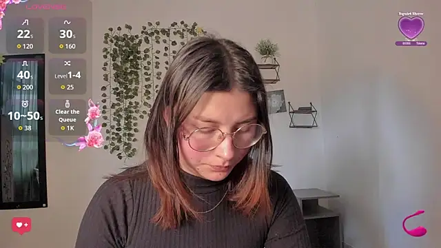 Snapshot of Noellesable chatting on 09-26-25, 05:17 Noellesable online show from 09-26-25, 05:17