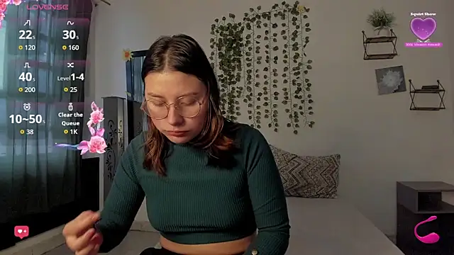 Snapshot of Noellesable chatting on 09-27-25, 05:29 Noellesable online show from 09-27-25, 05:29