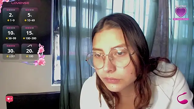 Snapshot of Noellesable chatting on 10-08-25, 05:21 Noellesable online show from 10-08-25, 05:21