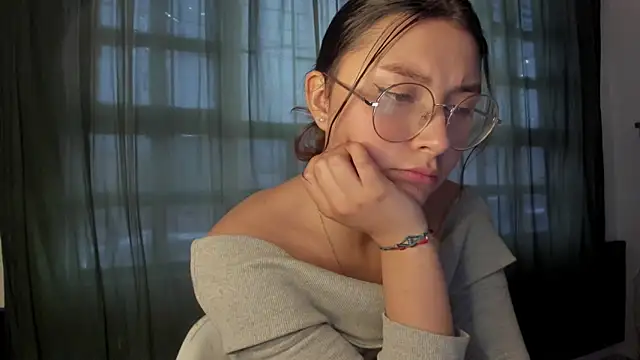 Snapshot of Noellesable chatting on 10-11-25, 06:06 Noellesable online show from 10-11-25, 06:06