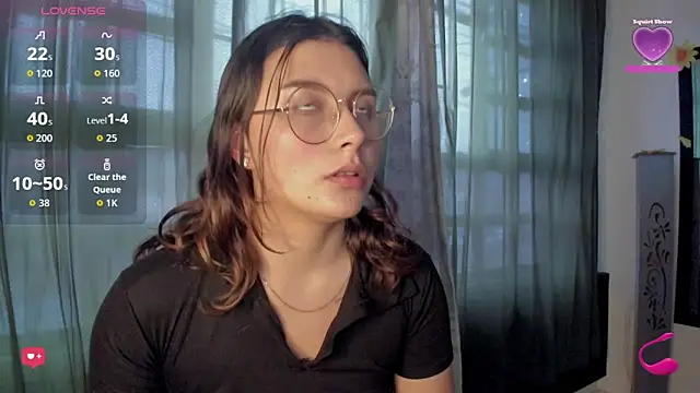 Snapshot of Noellesable chatting on 10-15-25, 07:03 Noellesable online show from 10-15-25, 07:03