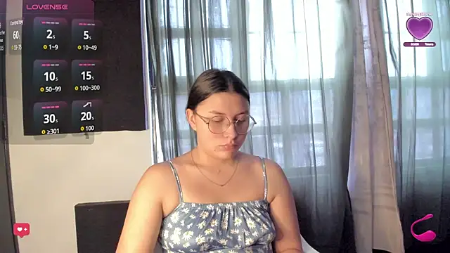 Snapshot of Noellesable chatting on 10-27-25, 05:06 Noellesable online show from 10-27-25, 05:06