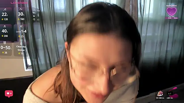 Snapshot of Noellesable chatting on 10-28-25, 05:15 Noellesable online show from 10-28-25, 05:15