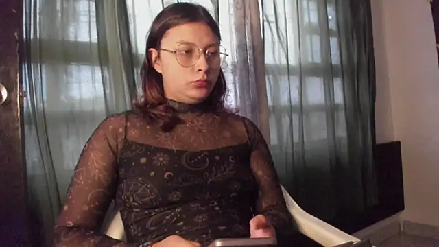 Snapshot of Noellesable chatting on 11-12-25, 05:24 Noellesable online show from 11-12-25, 05:24