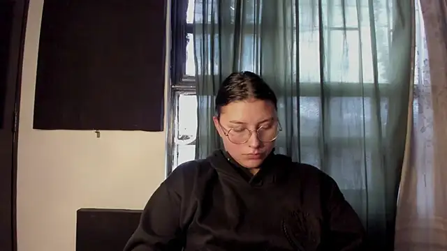 Snapshot of Noellesable chatting on 11-18-25, 05:17 Noellesable online show from 11-18-25, 05:17