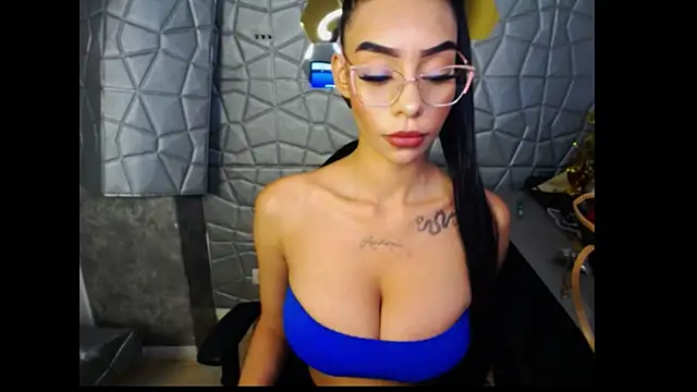 Tiffanny online show from 03-06-25, 01:03