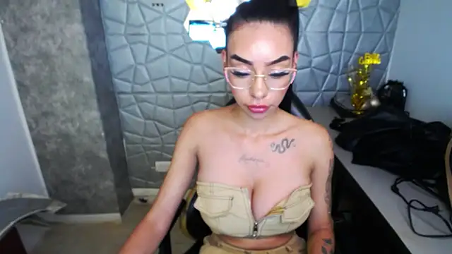 Tiffanny online show from 03-11-25, 06:41