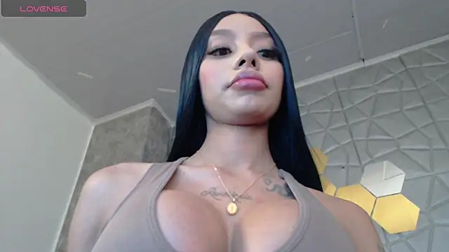 Tiffanny online show from 10-11-25, 03:10