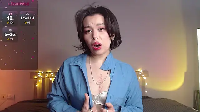 Snapshot of Mellovely chatting on 01-06-25, 03:40 Mellovely online show from 01-06-25, 03:40