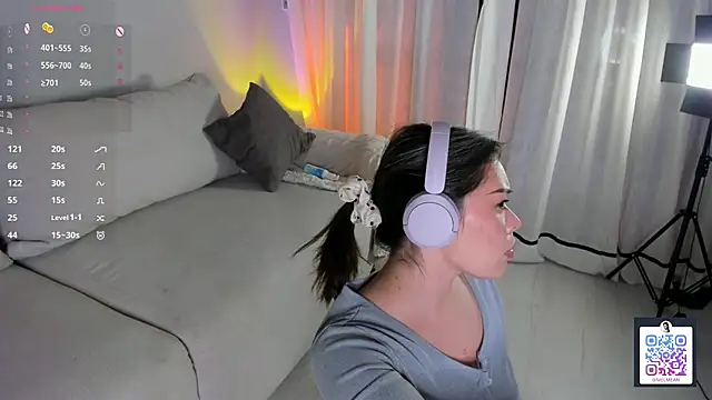 Snapshot of Mellovely chatting on 10-19-25, 02:40 Mellovely online show from 10-19-25, 02:40