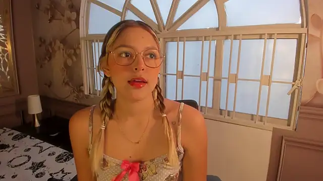 Cami hunter  online show from 12-10-24, 01:11