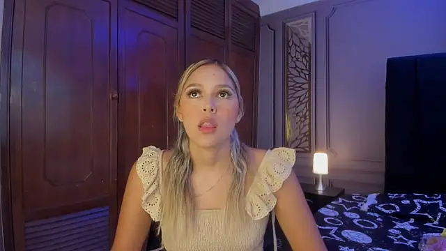 Cami hunter  online show from 12-19-24, 08:34