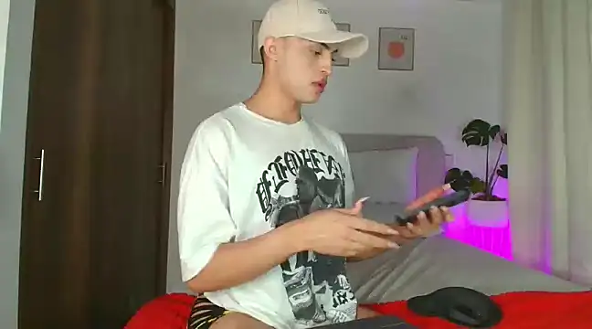 Snapshot of KarolPorttela chatting on 12-20-24, 08:45 KarolPorttela online show from 12-20-24, 08:45