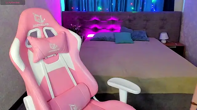 Snapshot of Christy_Little chatting on 02-11-25, 08:05 Christy Little online show from 02-11-25, 08:05