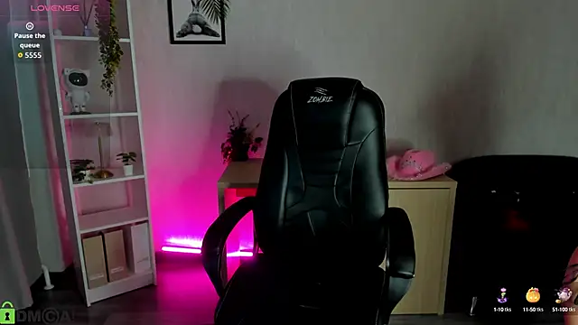 Snapshot of Christy_Little chatting on 09-09-25, 12:54 Christy Little online show from 09-09-25, 12:54