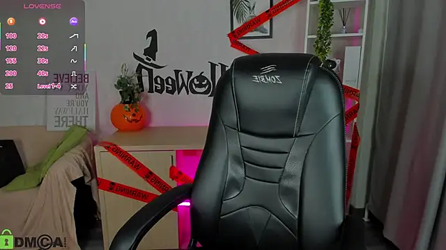 Snapshot of Christy_Little chatting on 10-30-25, 12:23 Christy Little online show from 10-30-25, 12:23