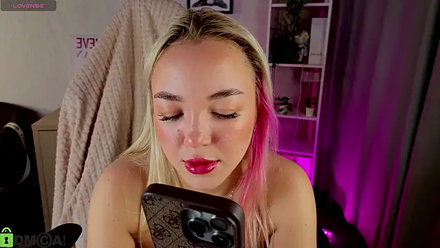 Snapshot of Christy_Little chatting on 12-05-25, 12:41 Christy Little online show from 12-05-25, 12:41