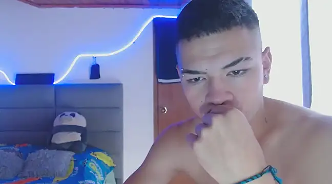 Snapshot of MarceloMilk chatting on 02-14-25, 02:54 MarceloMilk online show from 02-14-25, 02:54
