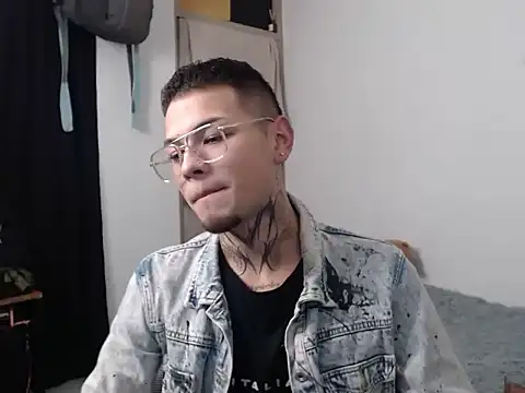 Snapshot of MarceloMilk chatting on 09-13-25, 03:06 MarceloMilk online show from 09-13-25, 03:06