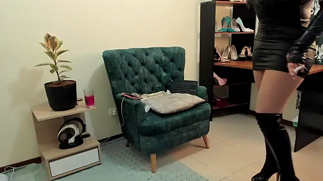 baker ella online show from 02-24-25, 12:09