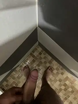 Snapshot of mylovetr1 chatting on 02-19-25, 05:27 mylovetr1 online show from 02-19-25, 05:27